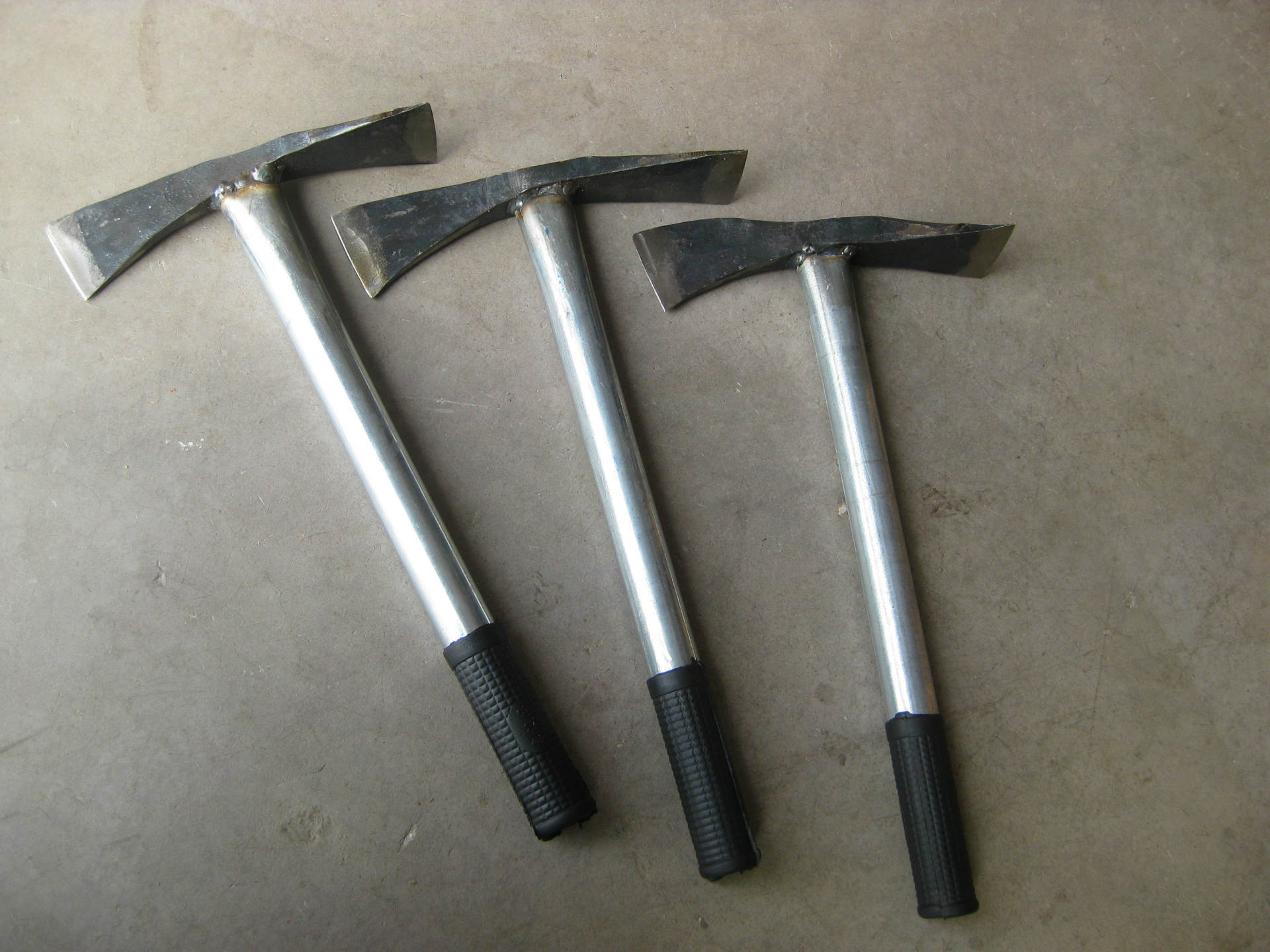 厂家直销 王家炉钢镐 铁把钢镐 多用砍斧头 登山镐 - 农业批发交易网