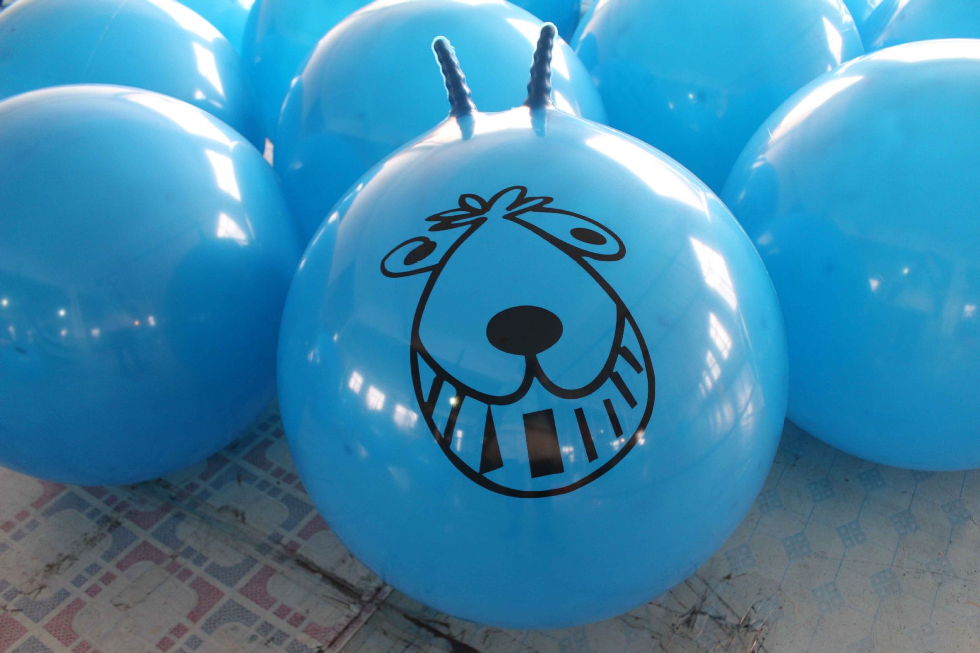 厂家供应 特种羊角球 儿童跳跳球 各种颜色 型号