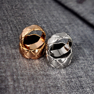 新款欧美大牌 镀18k真金女士戒指时尚格纹戒指指环 r4848