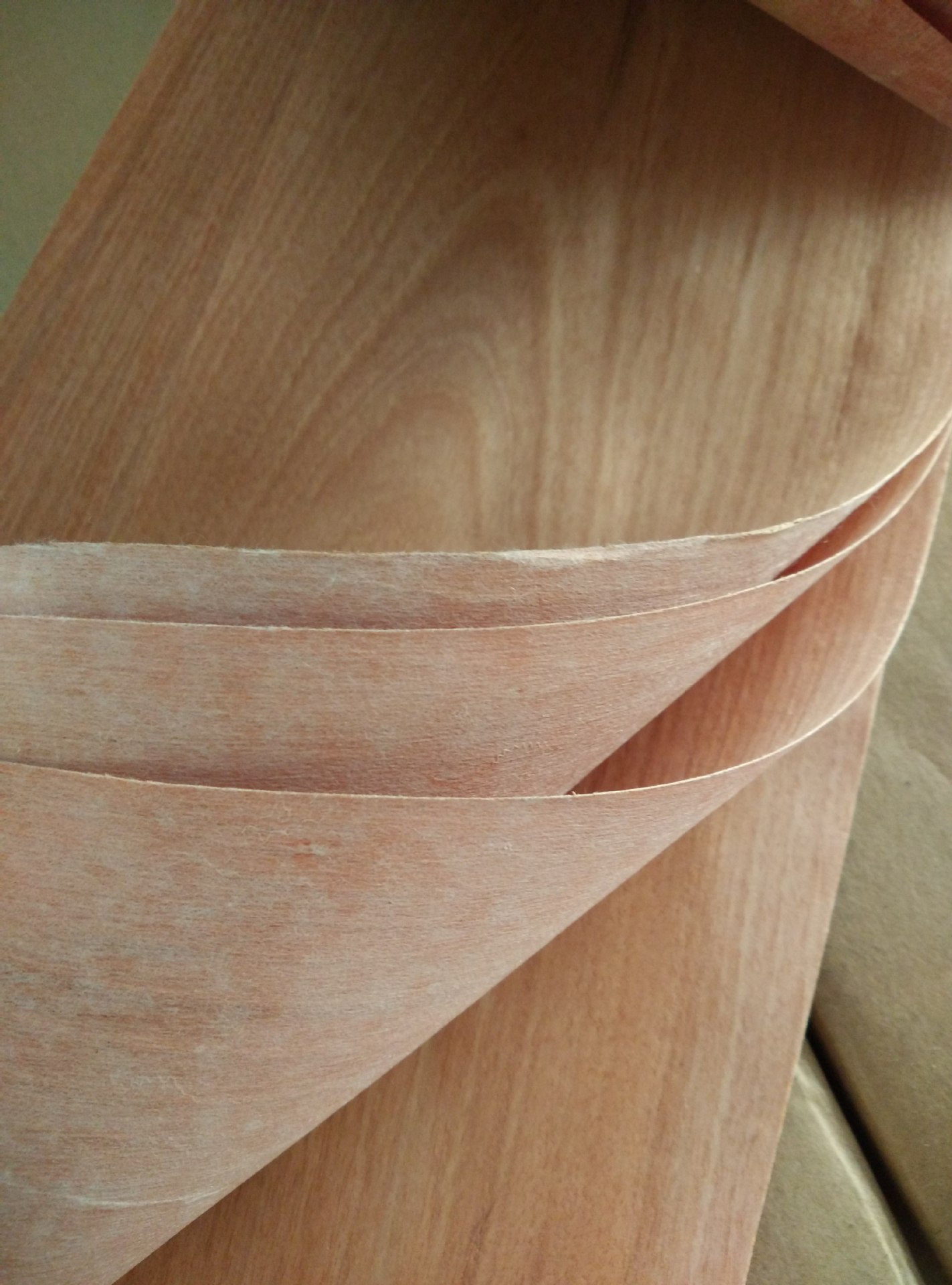 销售家具橱柜门厂用天然实木0.3mm厚美国樱桃无纺布木皮