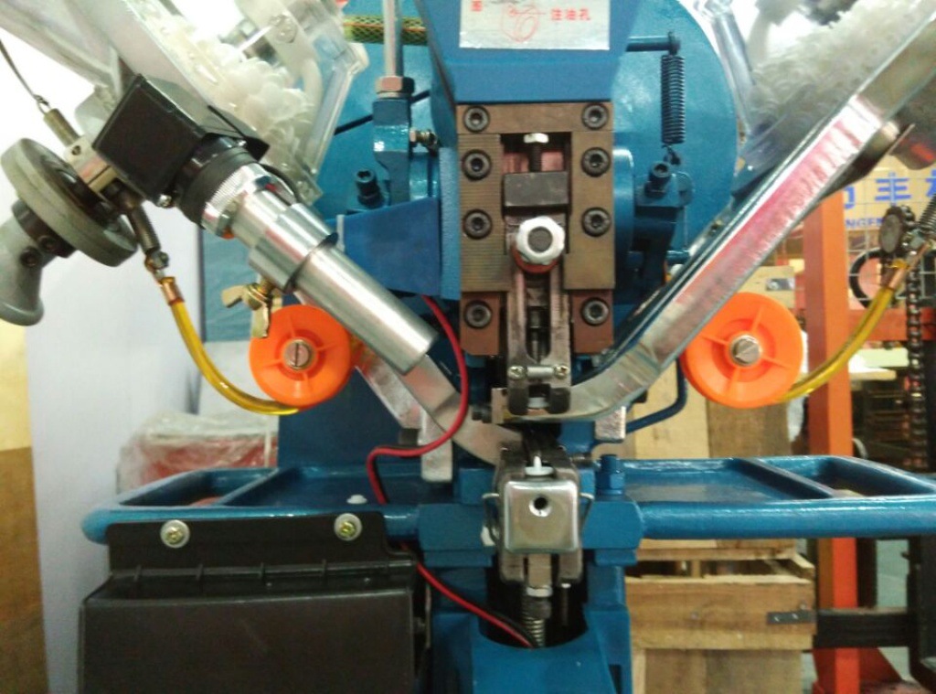 全自动打扣机厂家供应四合扣钮扣机全自动打钮机塑料扣打扣机