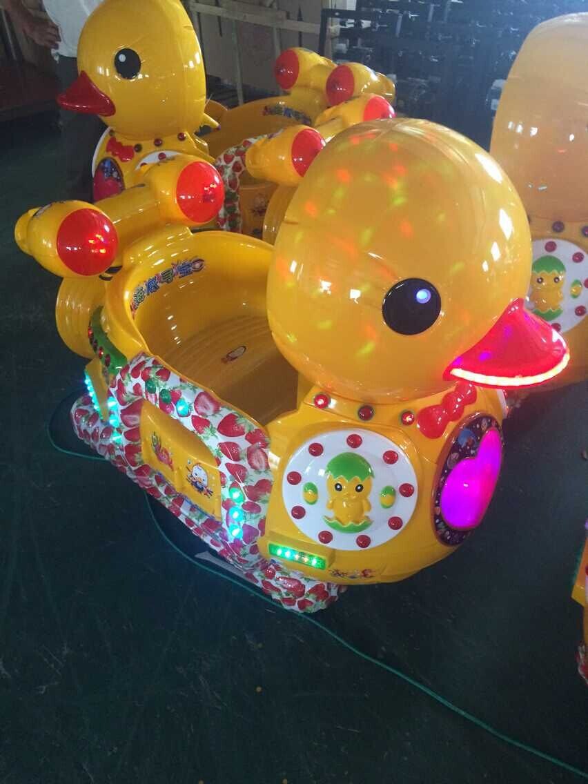 厂家热销 新款带mp5电动摇摆机 爱心大黄鸭儿童摇摆机