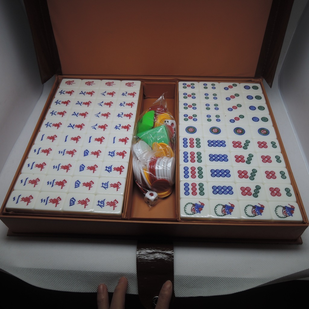 厂家供应7分新加坡麻将牌亚克力礼品麻将水晶金丝麻雀娱乐用品