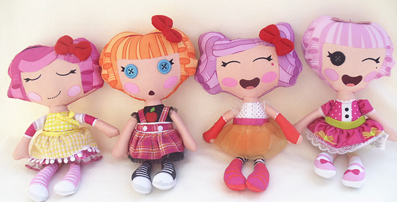 大头纽扣眼娃娃时髦安抚玩偶