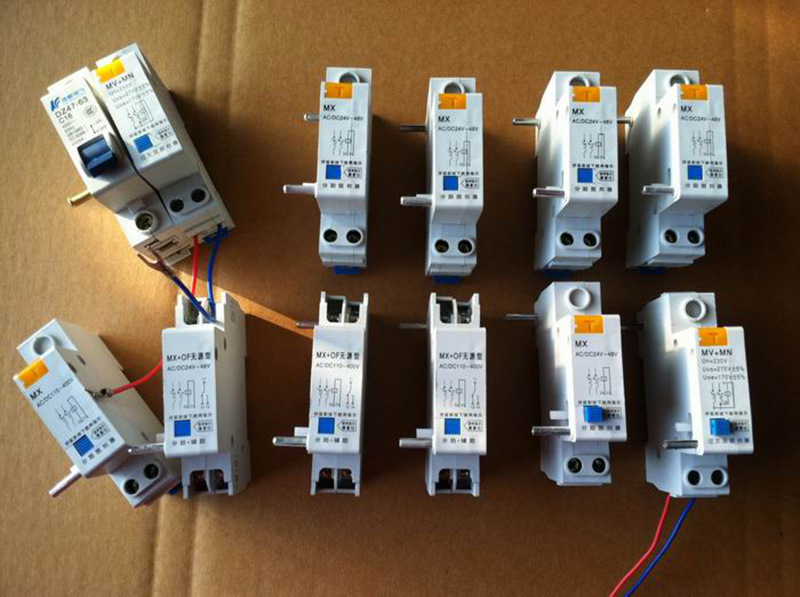 正泰 德力西人民dz47 mx of消防分励脱扣器 辅助触头220v辅助开关