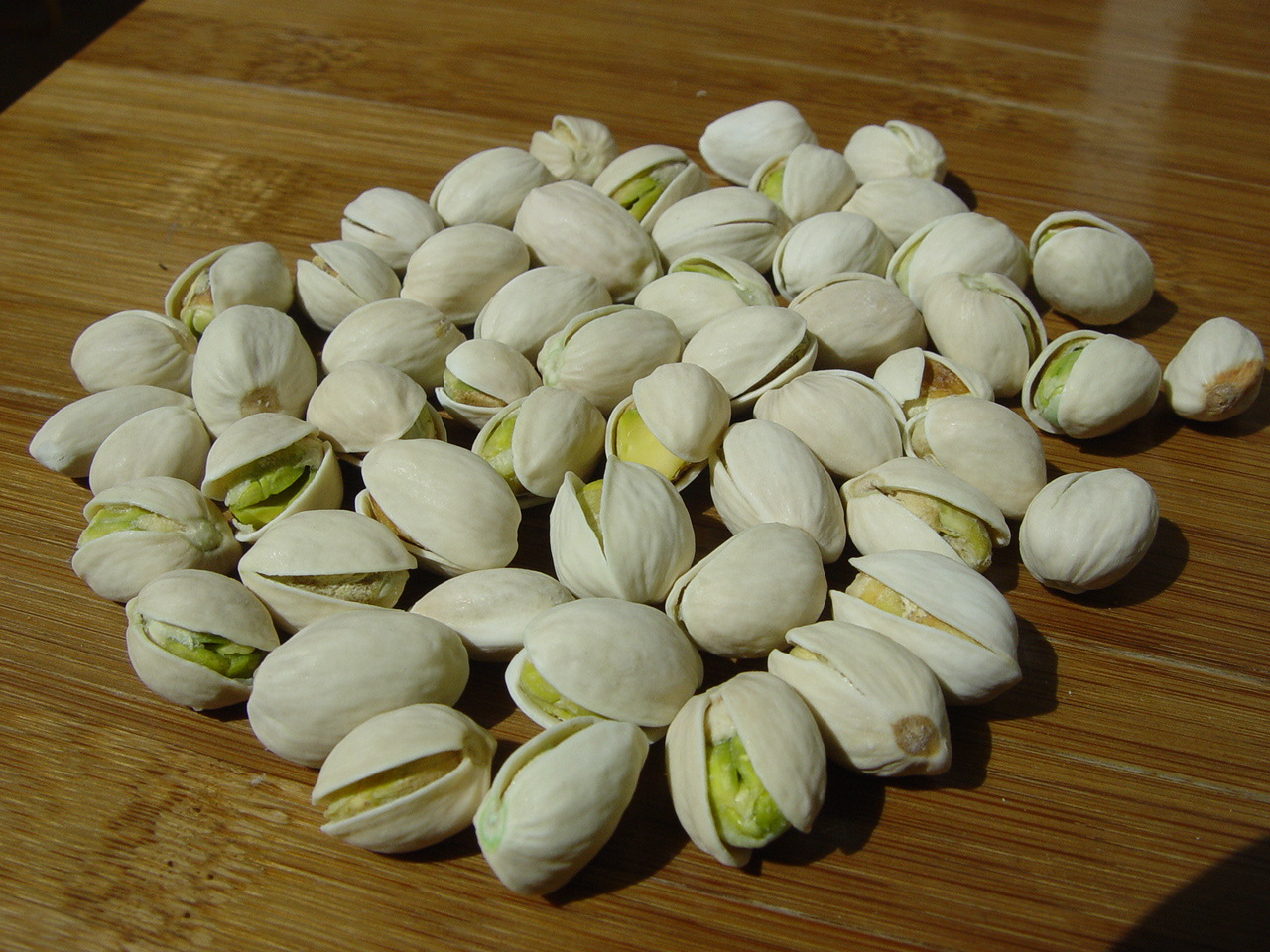 白大颗粒原色开心果新货特产坚果炒货零食休闲食品10斤箱批