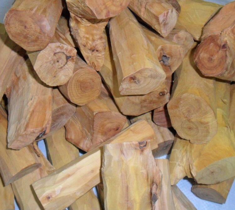 【英文名】 lignum santali albi 【别名】白檀,白檀木  【制法】
