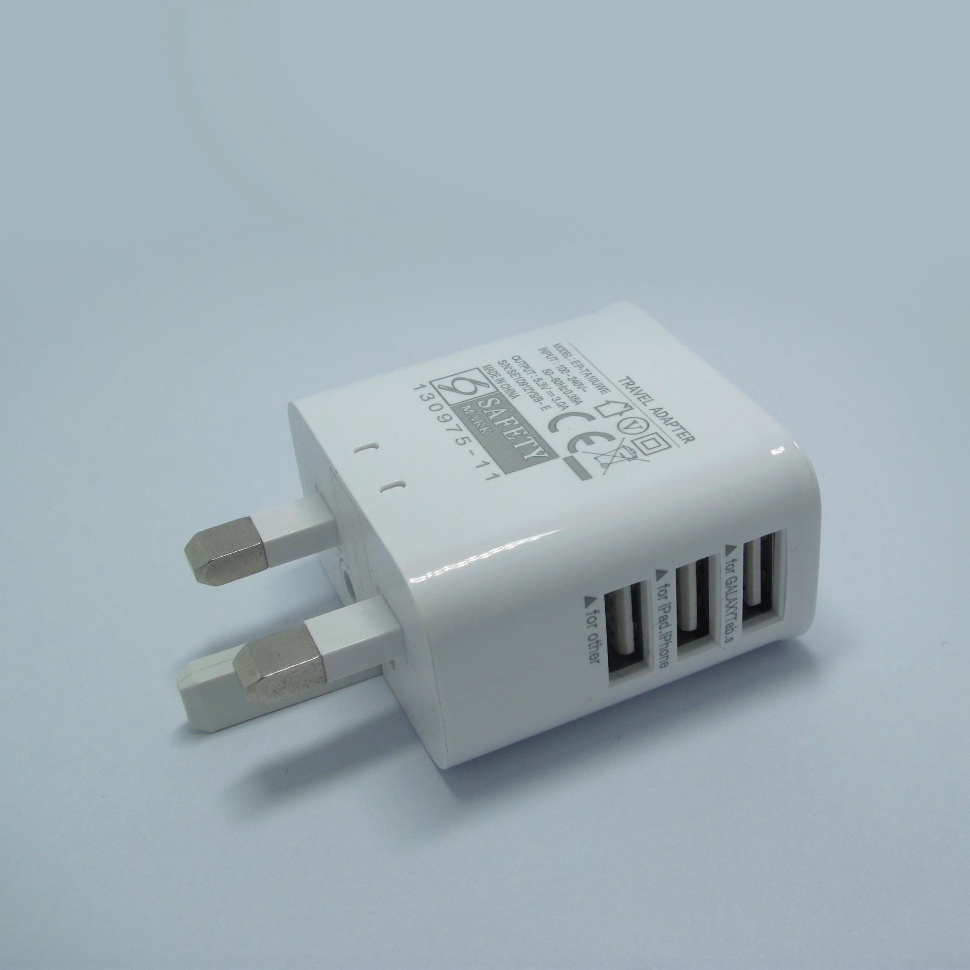 香港插头 3usb手机充电器 5v3a 美英规充电头 便携旅行直充批发