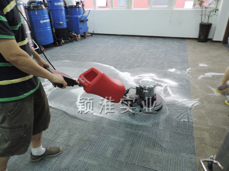 打蜡机_上海多功能洗地打蜡机  1,根据工作要求安装不同刷盘,放平机器