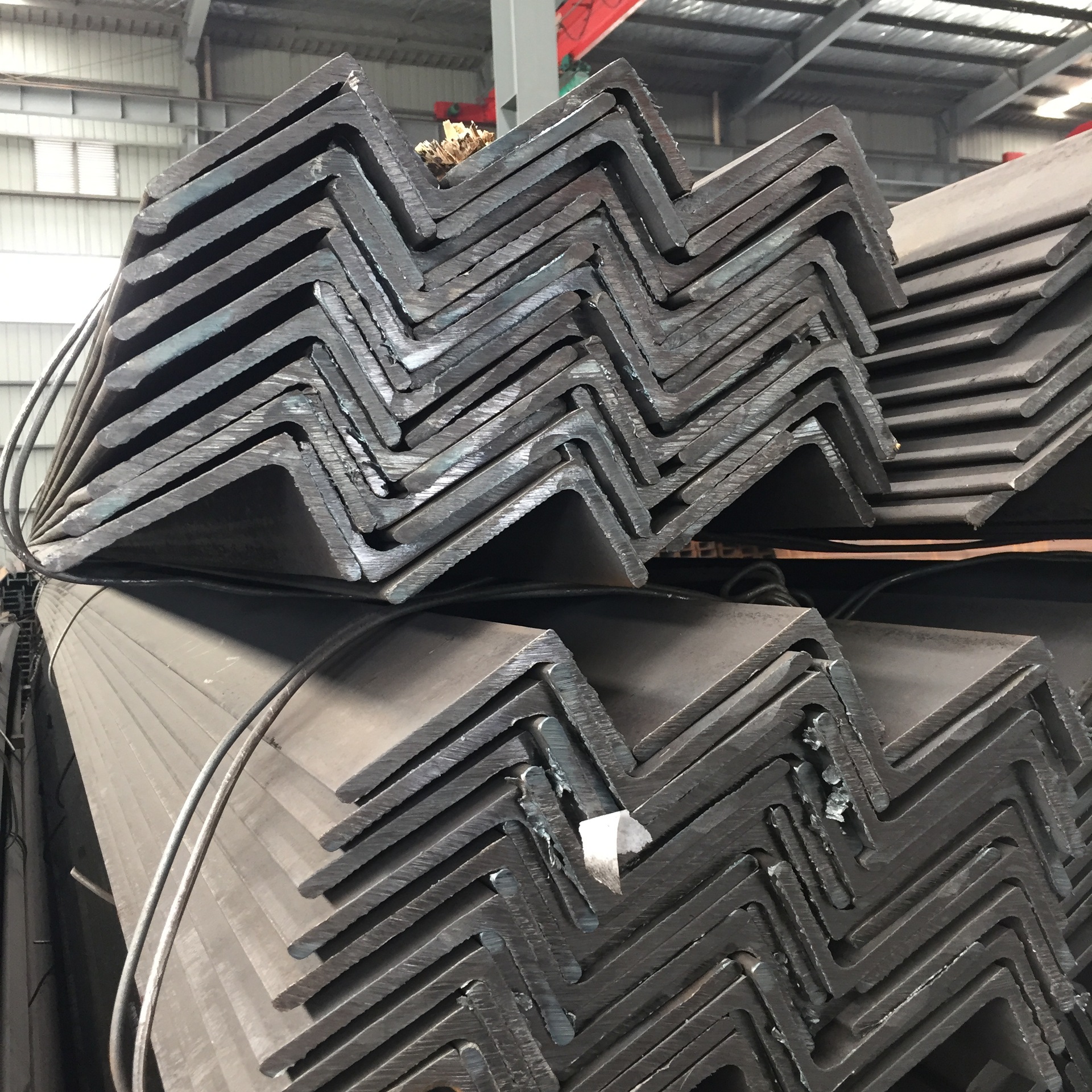 4年苏州批发国强镀锌角钢3#4#5#国标中标镀锌角铁幕墙建筑三角铁06