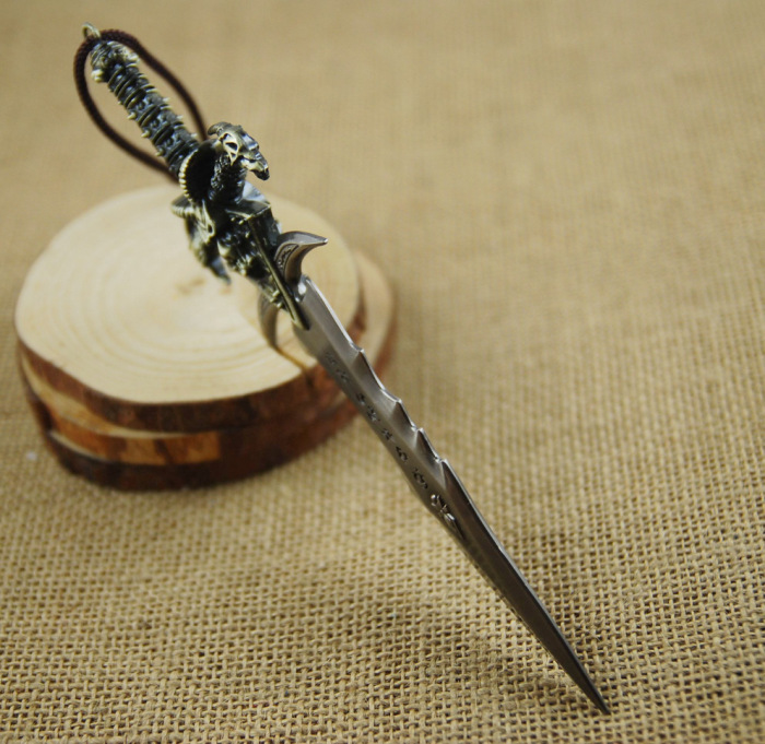 火爆热销 wow魔兽世界霜之哀伤挂件 cosplay 网游周边羊角剑