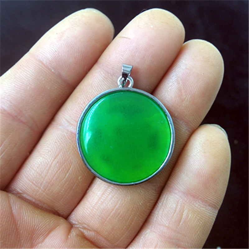 供应天然玉石挂件时尚精品马来玉吊坠 马来玉圆龙牌项坠特价批发