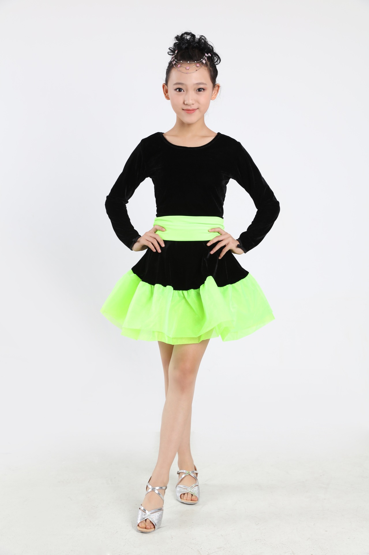 新品韩国绒长袖女童拉丁舞裙幼儿练功考级儿