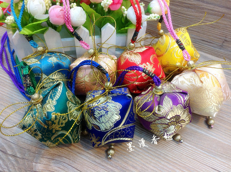 端午香包 可挂脖绸缎香包香囊香袋批发 四方来福 特色出国礼.