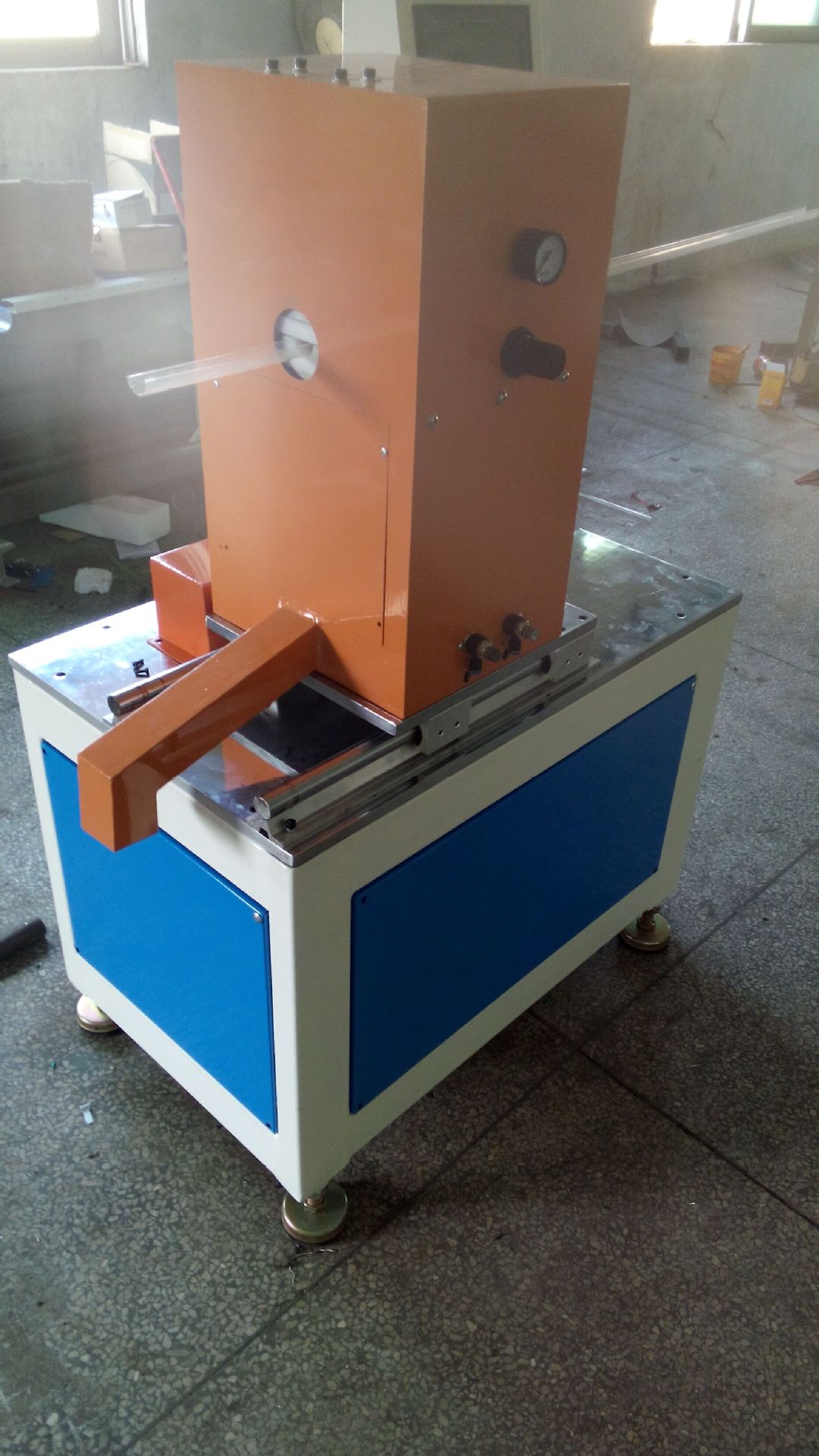 塑料(管 异型)材在线高速精准切割机