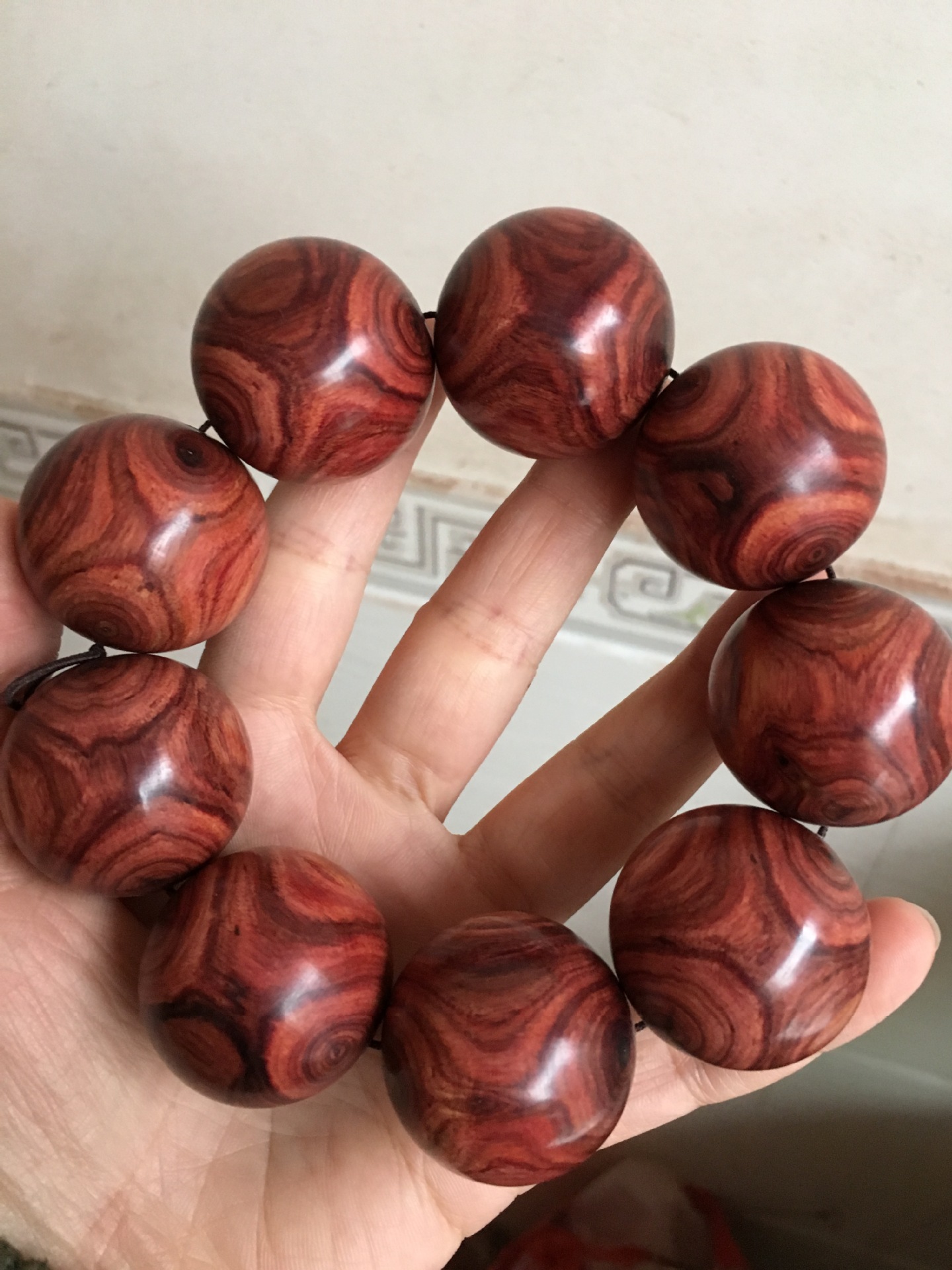 批发紫檀柳对眼鬼脸手串媲美海南黄花梨一物一拍紫檀柳精