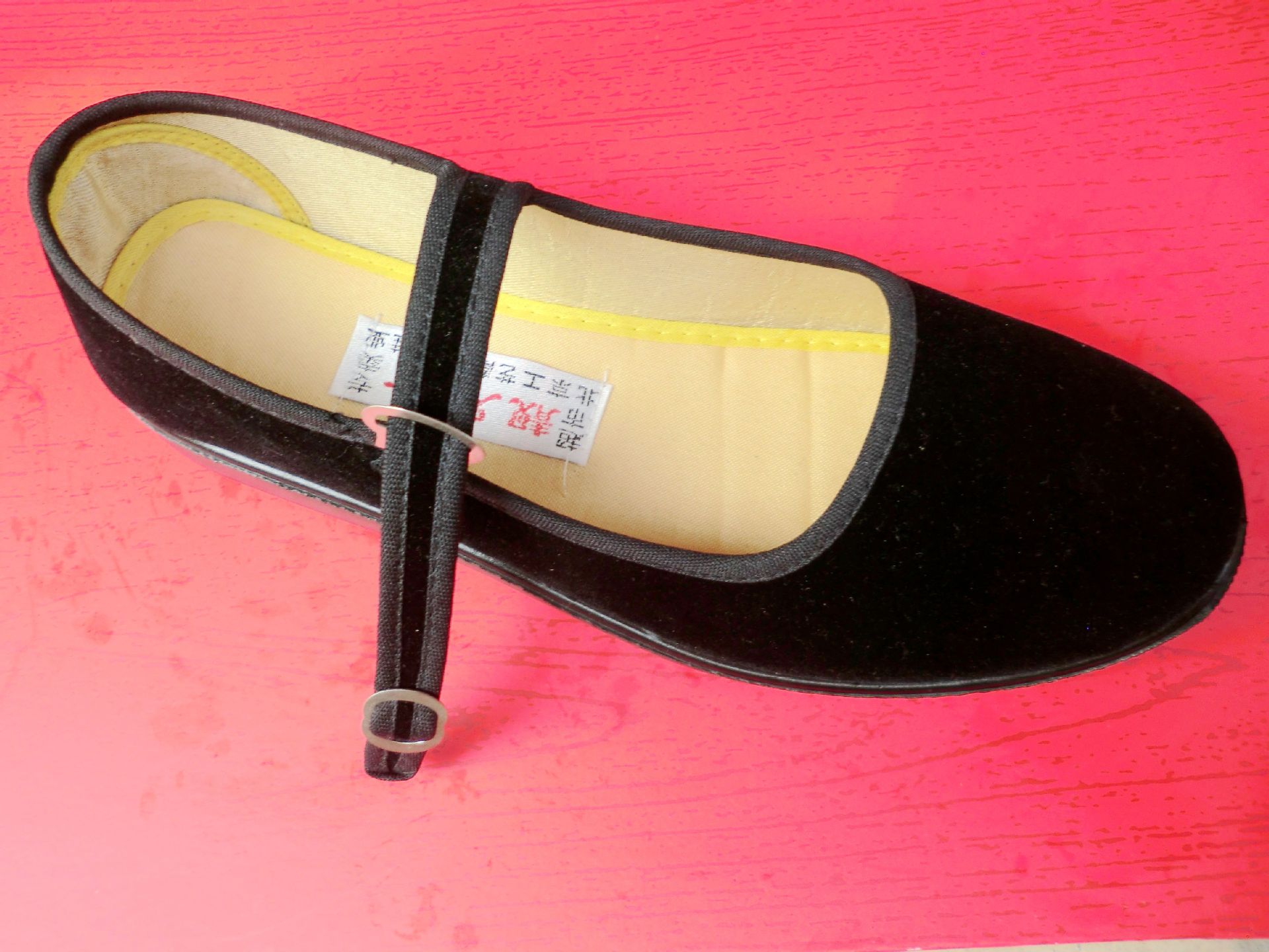 老北京布鞋女鞋工作库存聚氨酯平绒一带批发跳舞鞋耐磨正品处理