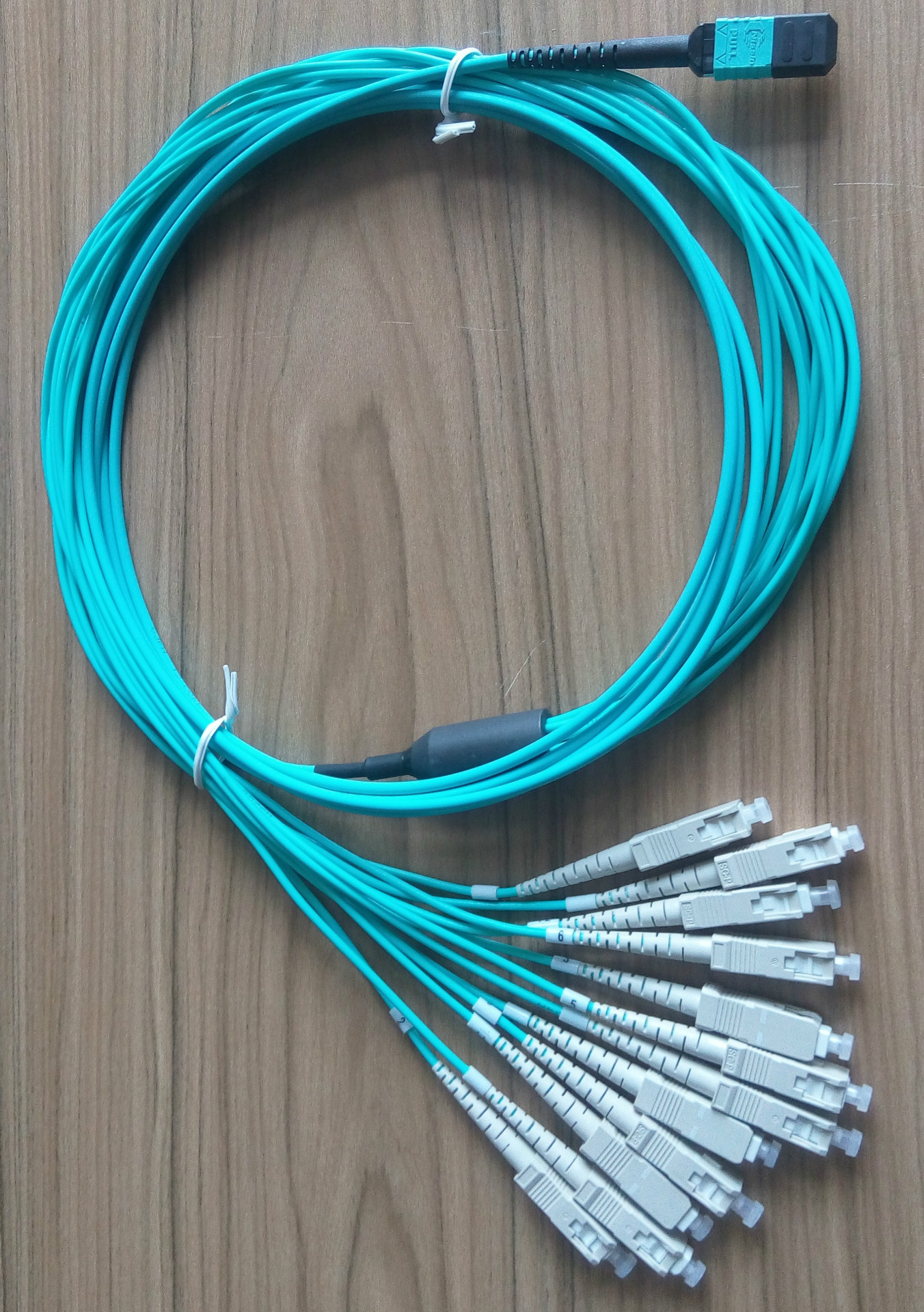 mtp-lc光纤跳线 8芯mtp光纤跳线 us conec连接头