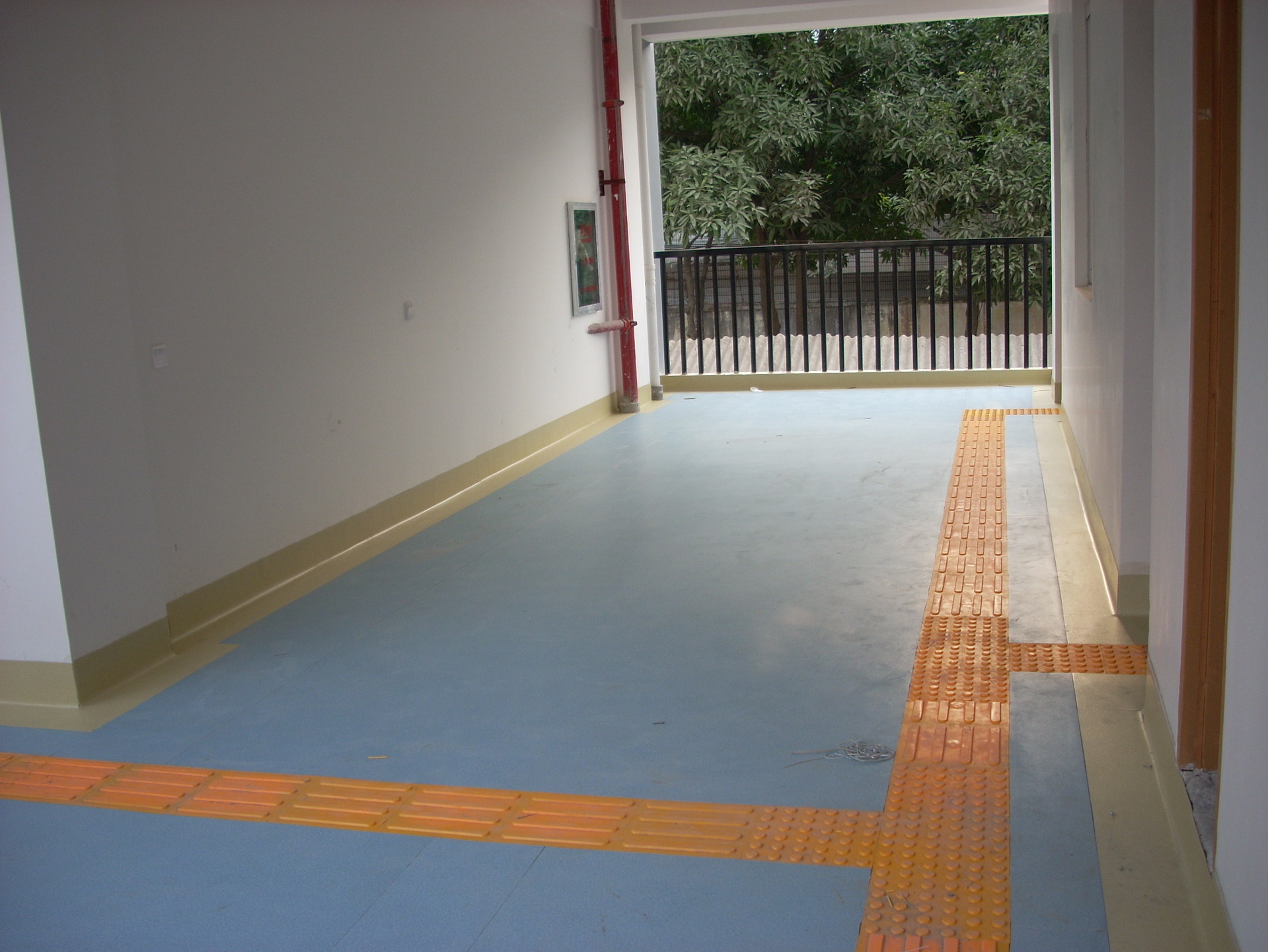 pvc盲道砖 公园 机场 超市导向指引砖