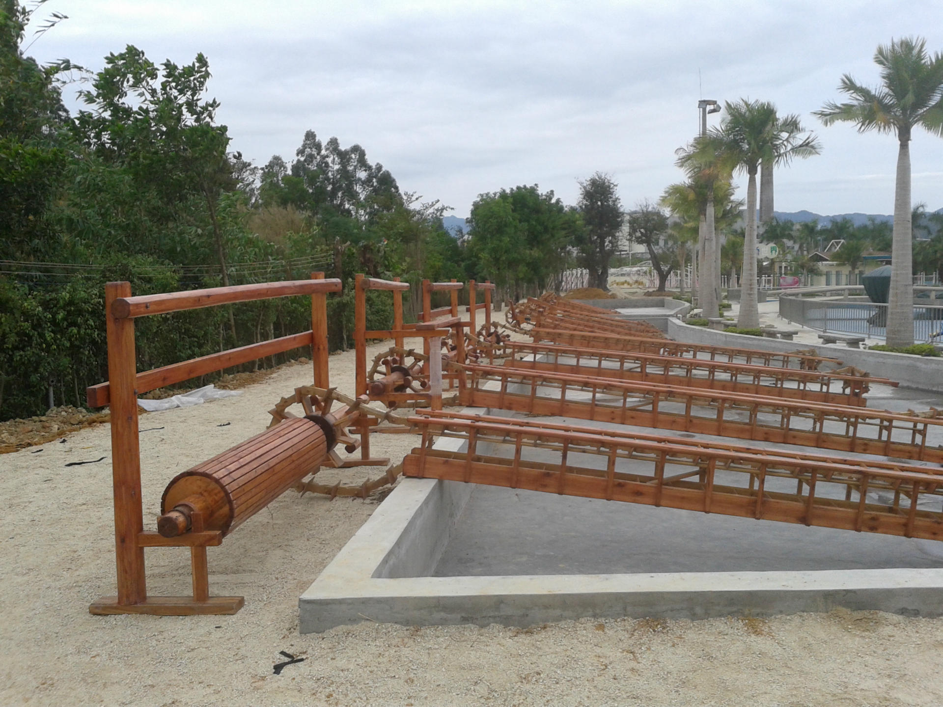 【厂家直供】纯手工景观水车 龙骨水车 脚踏水车
