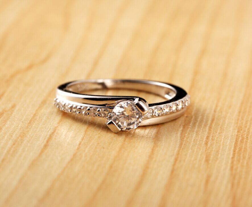 925纯银镶钻戒指现货批发经典大牌货源韩版银饰女戒爆款