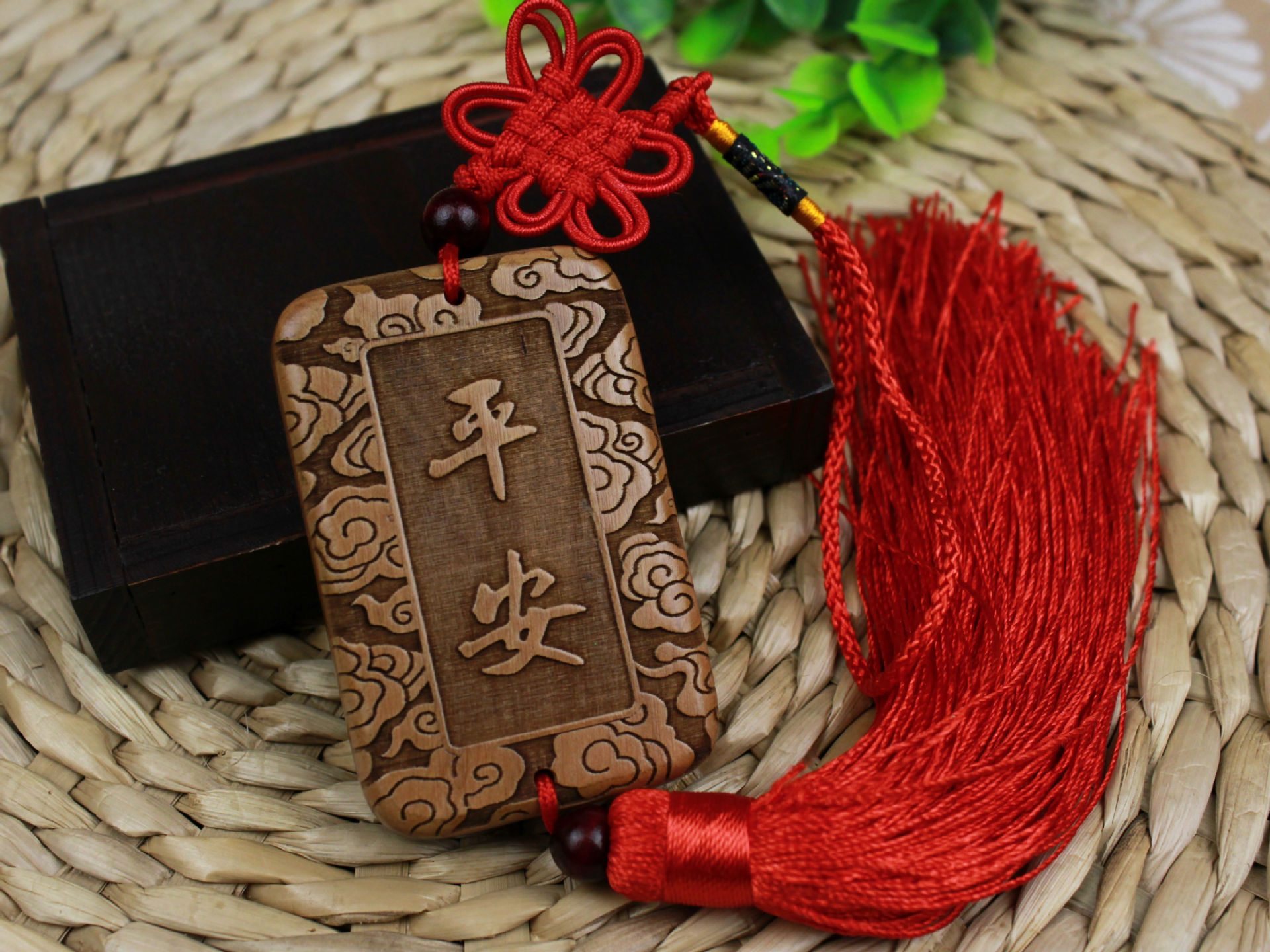 汽车挂件_厂家直销木质平安内饰汽车挂件平安符挂件可定做logo - 阿里