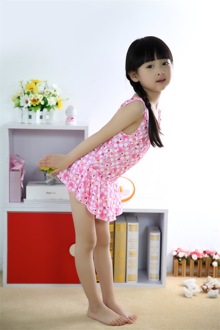 来样定做 供应热销连体式泳装 女童泳装 1101儿童泳衣批温泉用品