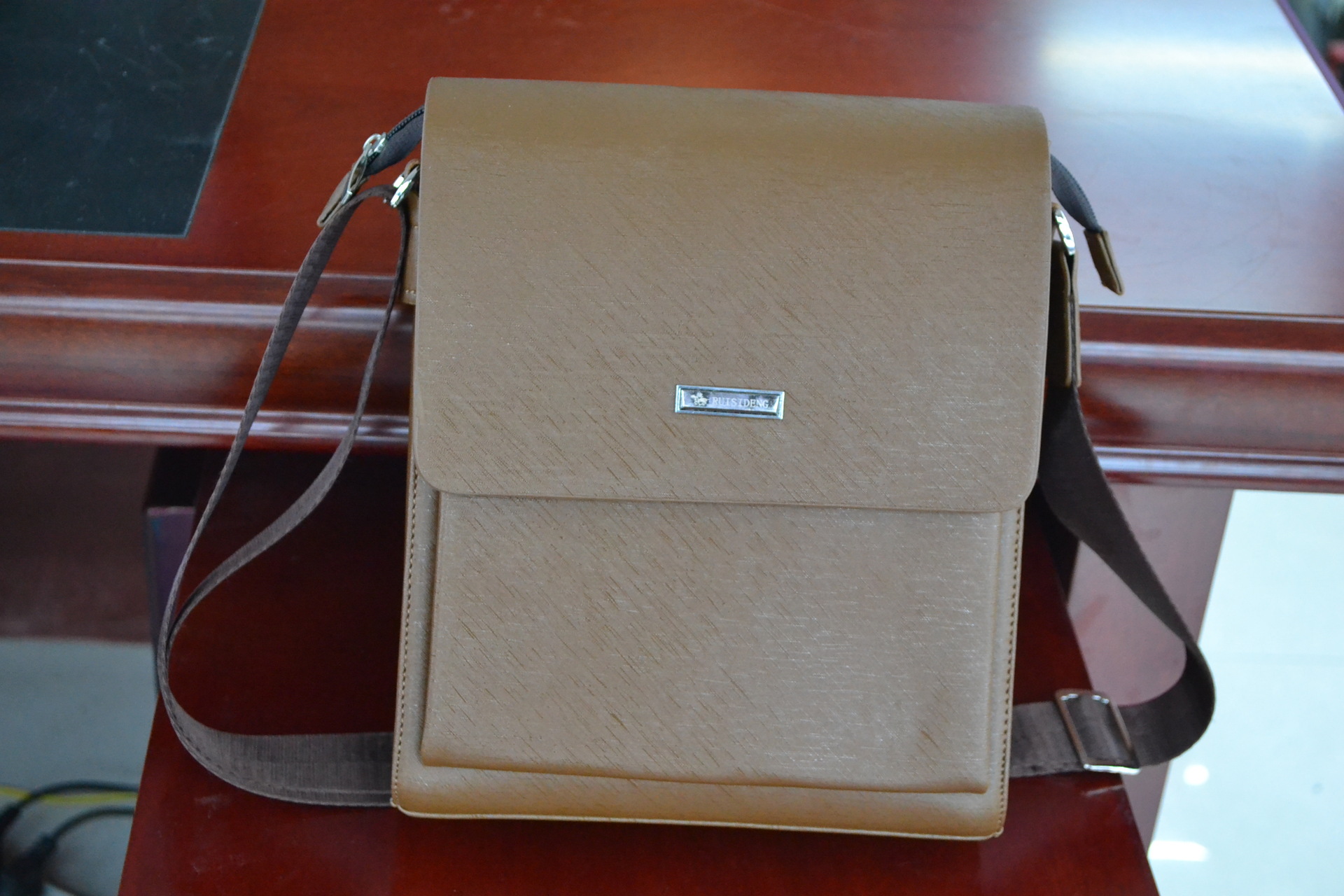 睿斯登男士公文包pu皮商务手提包横款休闲单肩包斜挎包牛皮电脑包