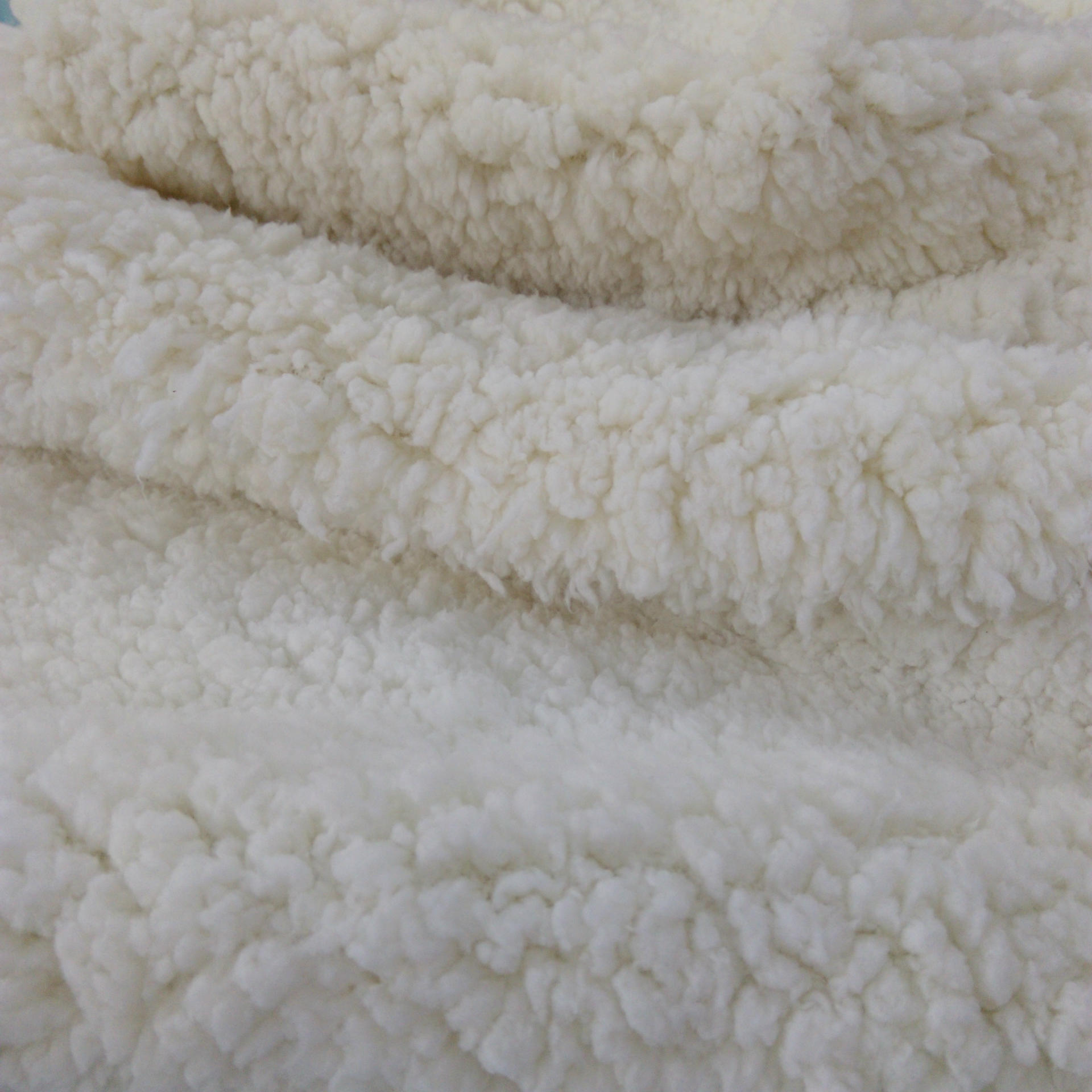 厂家供应染色棉花绒 泡泡绒 舒棉绒 北极绒 法兰绒等服装绒布