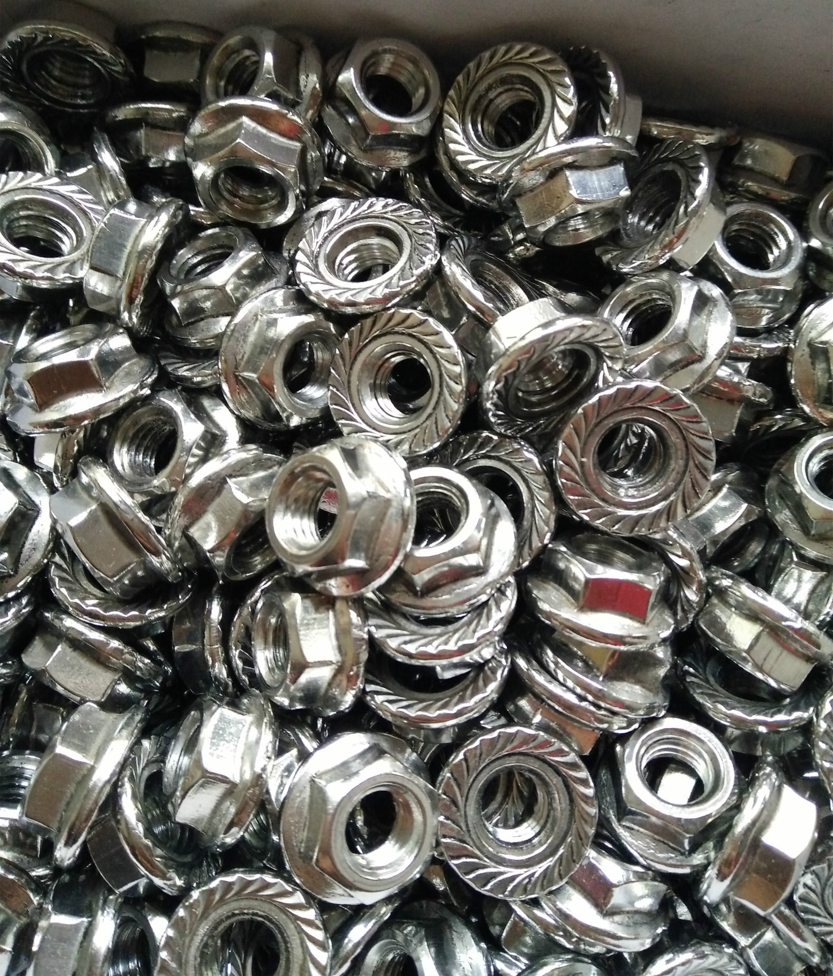 不锈钢法兰母 不锈钢法兰母螺母 防滑螺母 m3 m4 m5