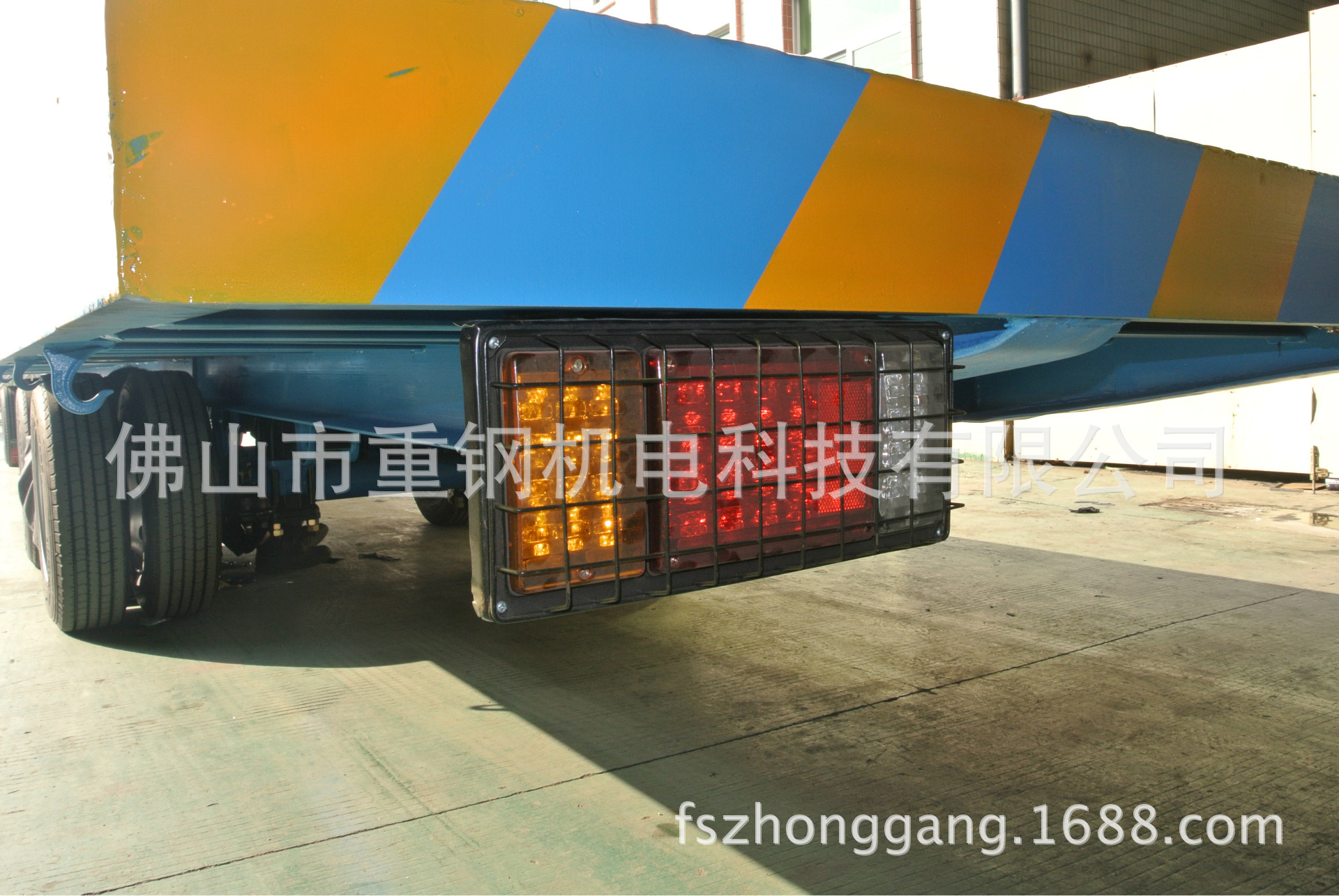 中德重科10吨加长型平板拖车转盘