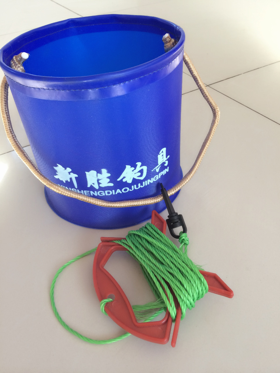 厂家直销加厚圆形可提可折叠钓鱼打水桶 矶钓桶 带6米打水绳鱼桶