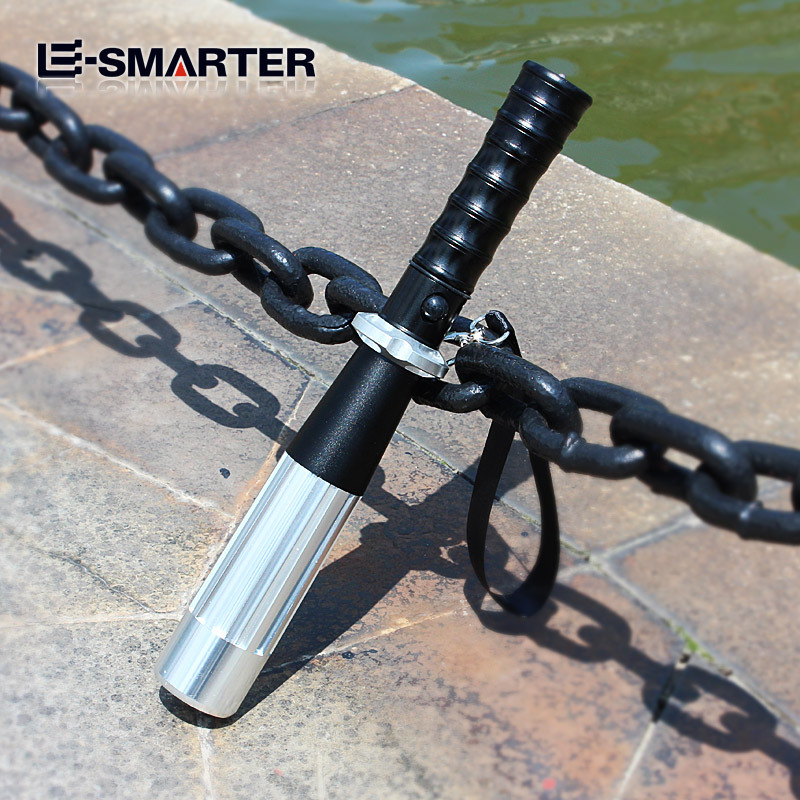 保安器材巡逻棍防身棒球手电高级防暴 大功率电棍棒防身手电筒