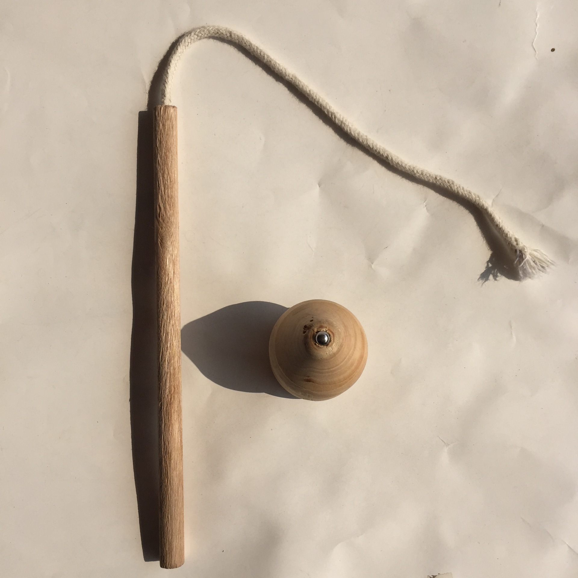 厂家直销 木制陀螺 送鞭子 儿时经典怀旧玩具 健身用品