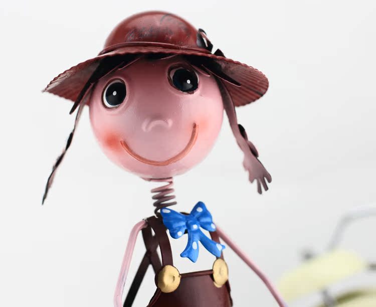 批发新款铁皮摆件骑车情侣娃娃插花桶金属工艺品厂家直销 hk218