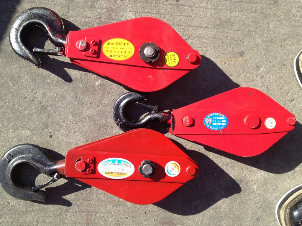 (1)定滑轮: 定滑轮实质是等臂杠杆,不省力也不费力,但可以改变作用力