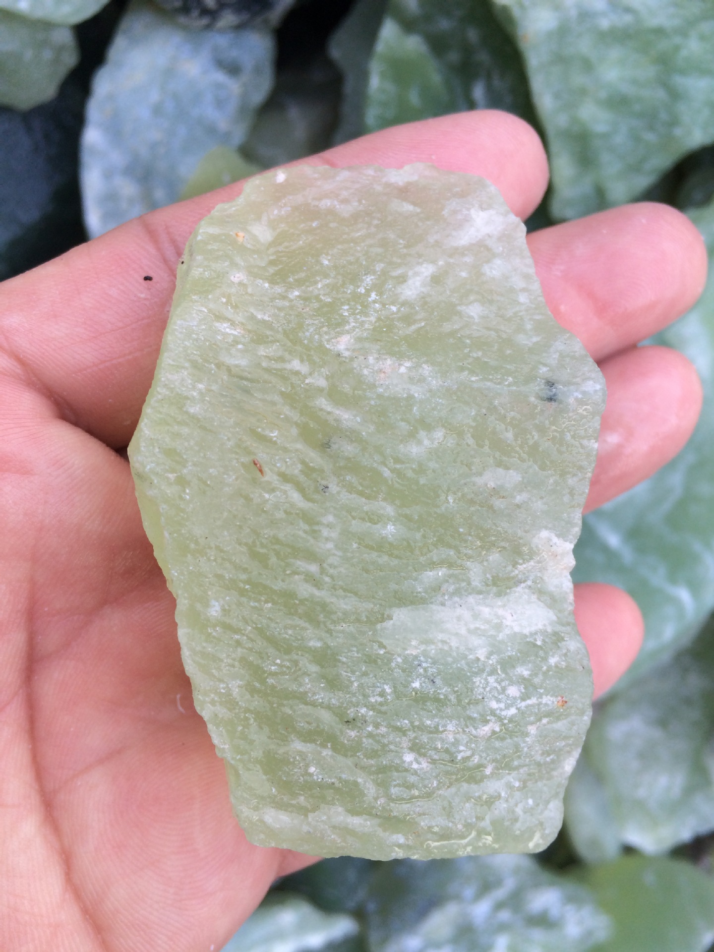 产地批发天然岫玉原石边角料 玉石原料 玉石毛料 岫岩玉石原石