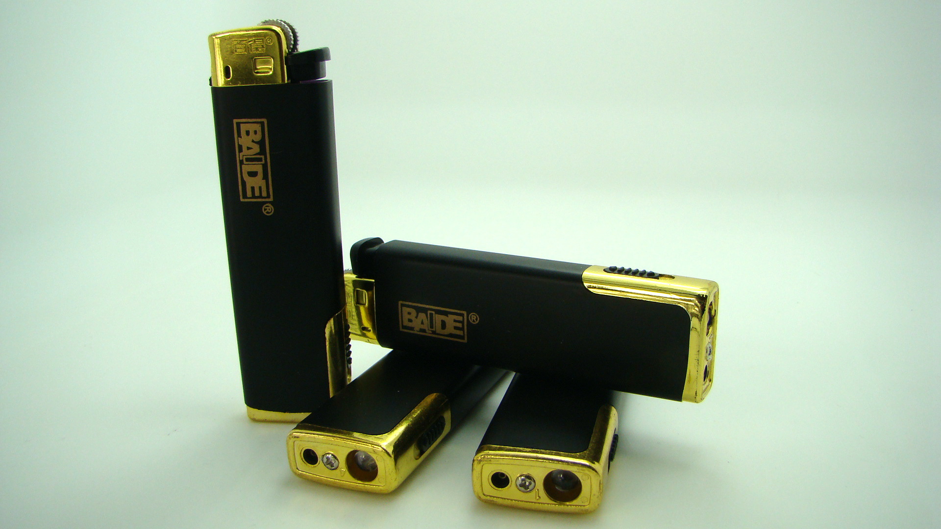 高档带灯砂轮百得打火机 飞火飘火鬼火 高雅机身手感轻巧