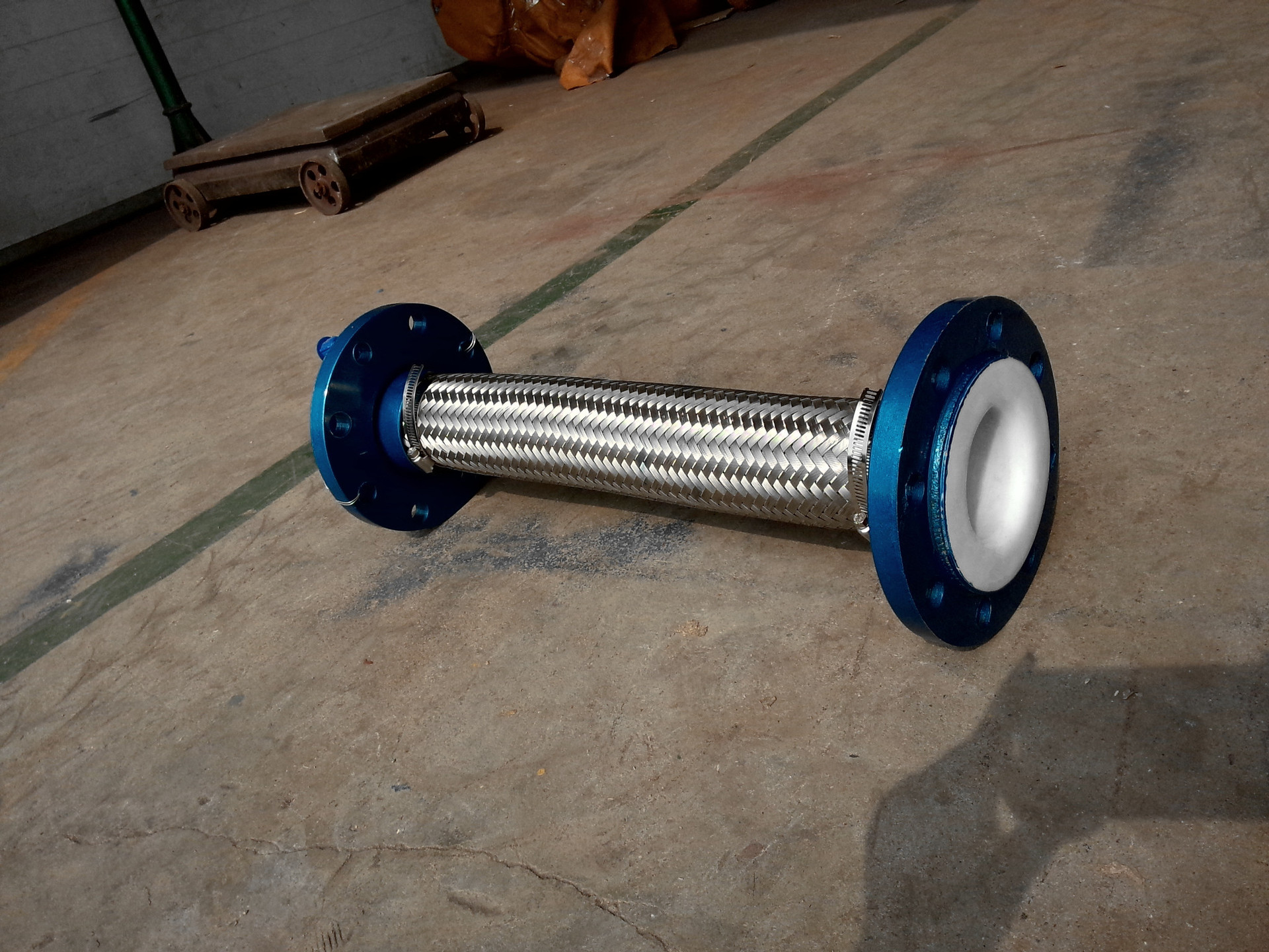 金属软管两头碳钢法兰2