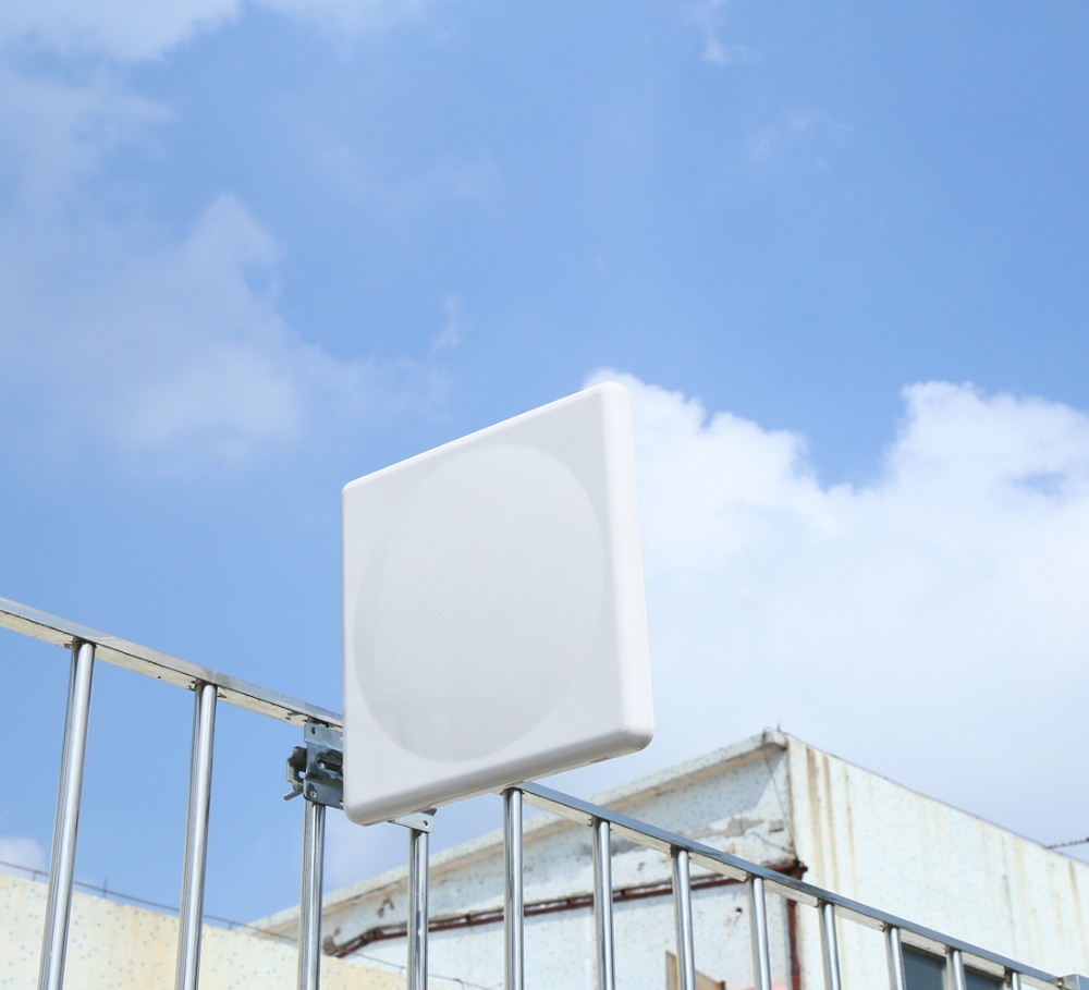 新款18dbi 4g 3g lte室外平板天线信号放大器