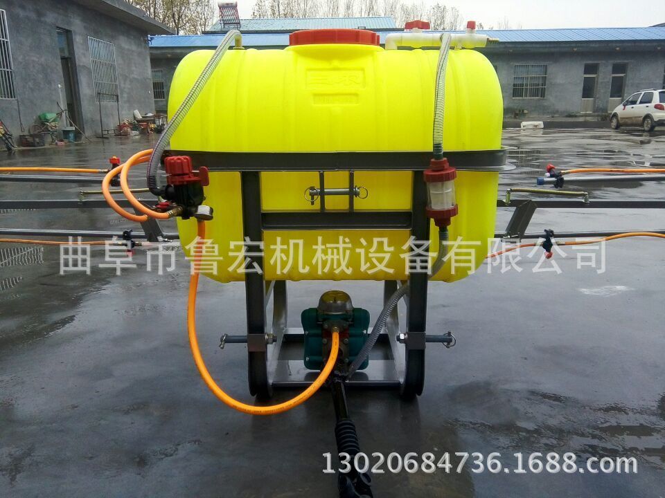 拖拉机后输出悬挂式打药机 方便实惠