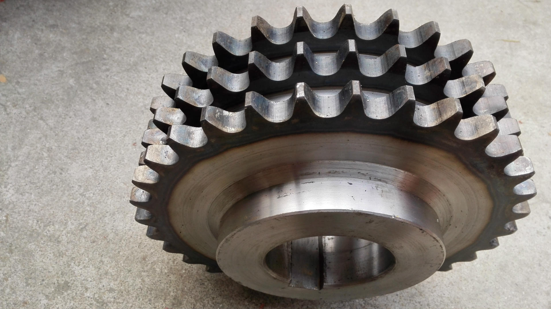 厂家直销优质链轮 不锈钢齿轮 链轮 三排链轮精密链轮可加工定做