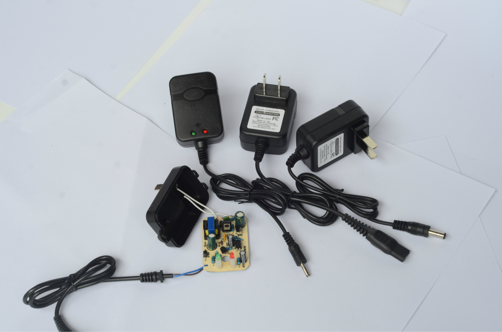 双针孔充电器 钓鱼灯充电器 头灯充电器 手电筒充电器 矿灯充电器