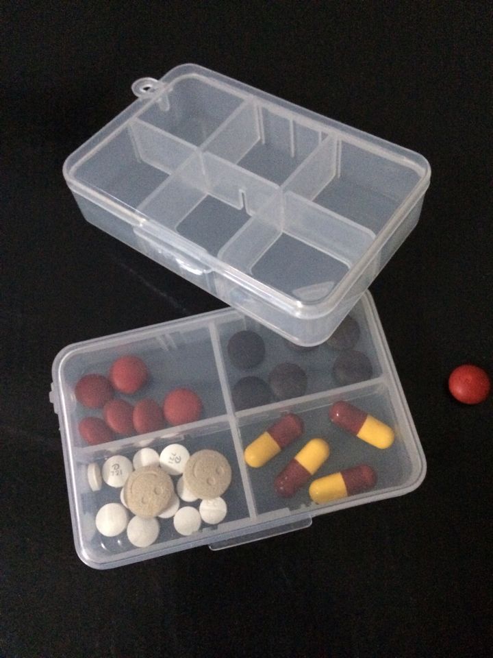 长方形6格磨砂药盒 带盖透明可移动小药盒 携带方便可拆装药盒