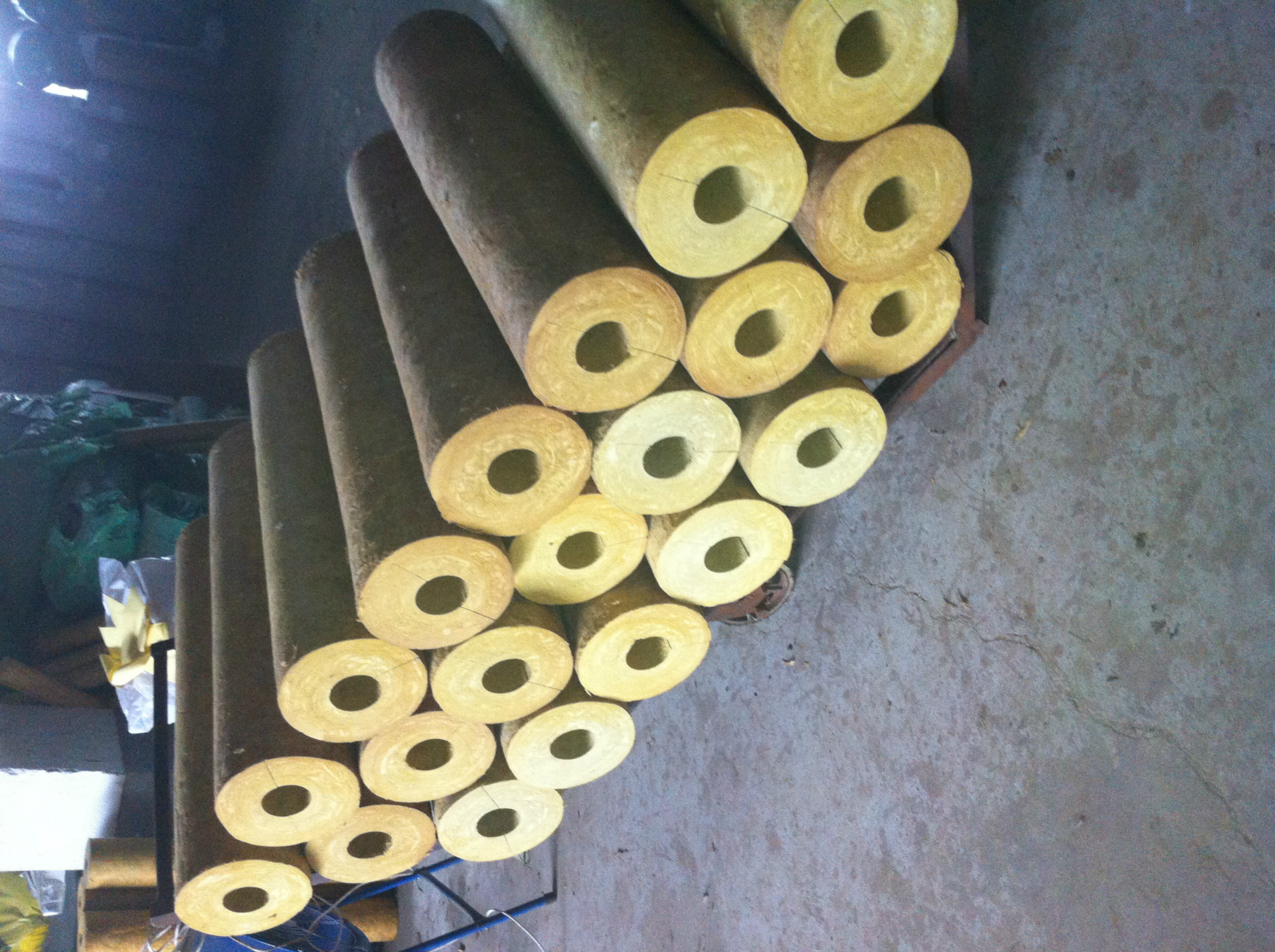 厂家生产销售岩棉管壳保温材料