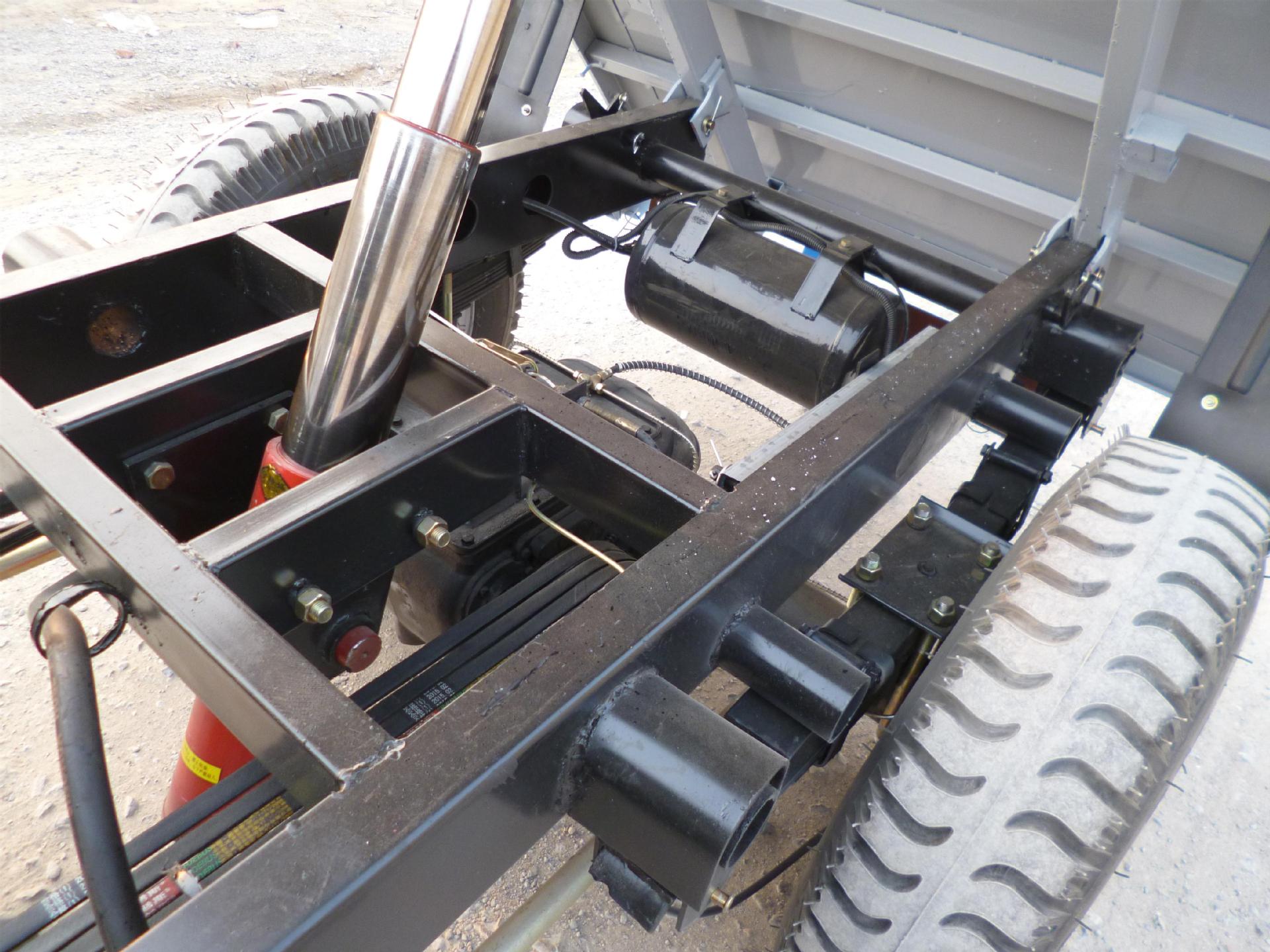 外跨汽车车架农用自卸三轮汽车蜗轮蜗杆方向机豪华高配置