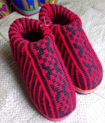 手工毛线编织 适合浙江地区销售的保暖棉鞋批发