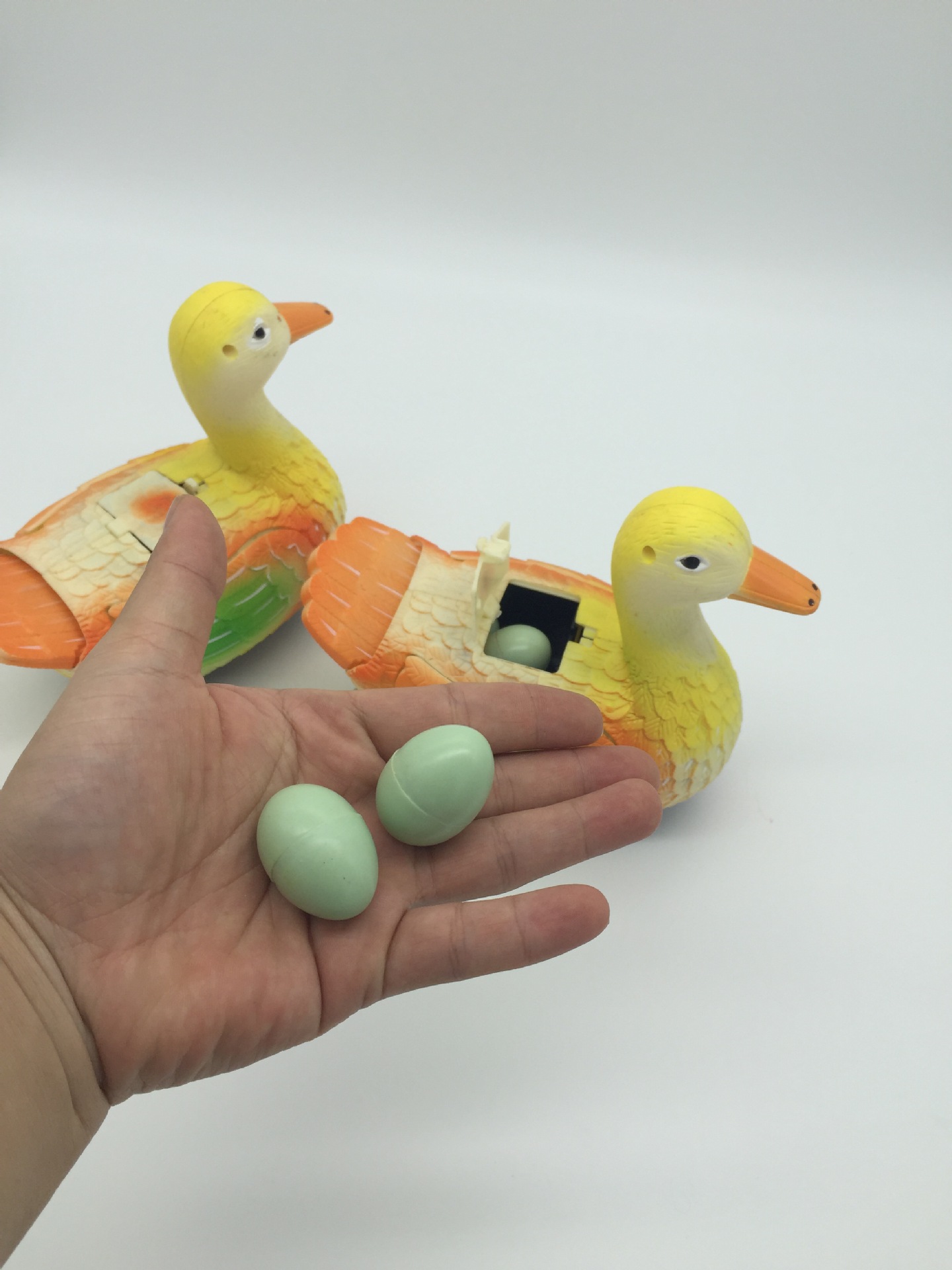 厂家直销电动下蛋鸭子 生蛋鸭 带灯光音乐卡通电动鸭子淘宝热卖
