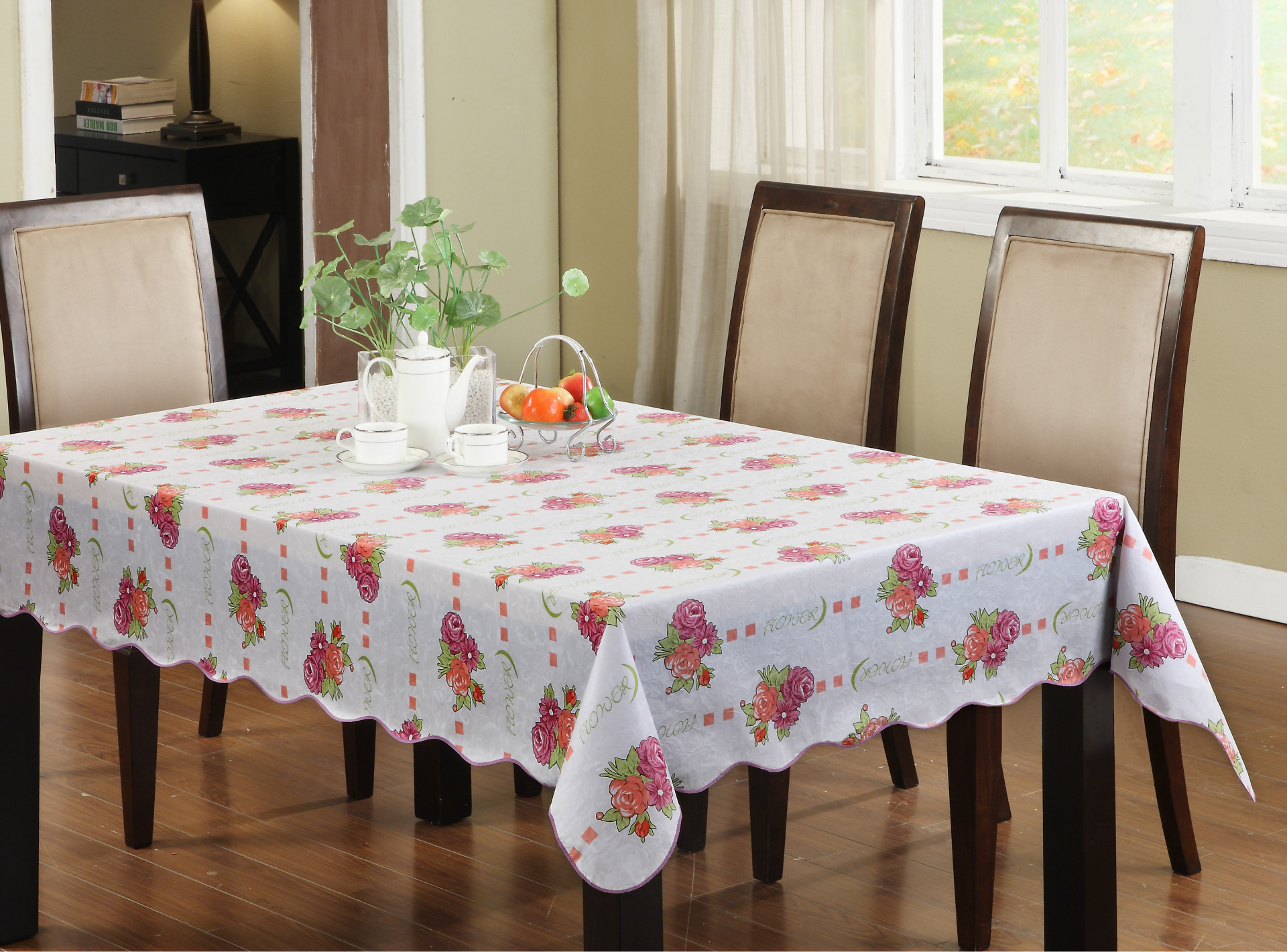 爆款复合法兰绒锁边台布 pvc桌布 印花台布 peva台布