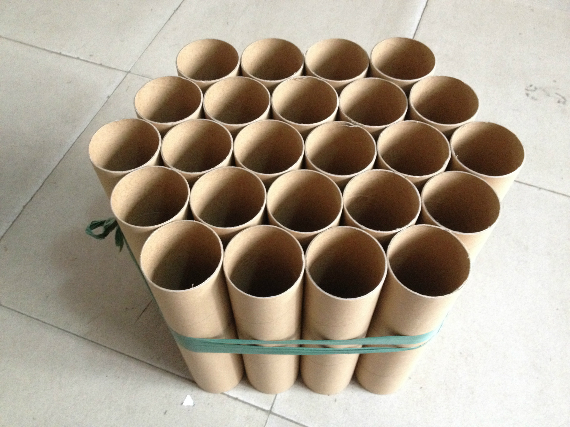 婴儿以哭闹争取尊严,小孩无助的以反抗取得尊严,我们要反省